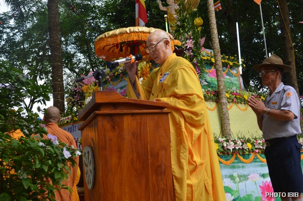 Hoà thượng Thích Chánh Niệm tuyên đọc Thông điệp Phật Đản của Đức Tăng Thống