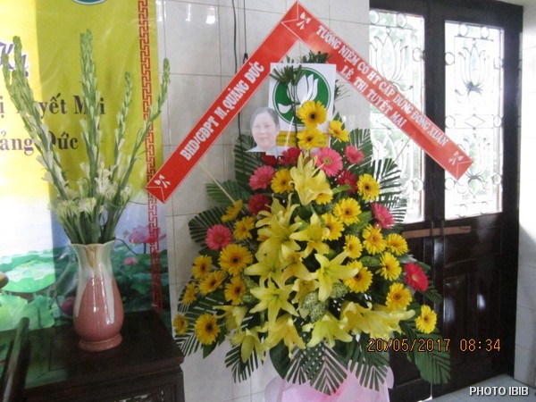 Vòng hoa của Ban Hướng Dẫn Gia Đình Phật tử Miền Quảng Đức tưởng niệm Huynh trường Đồng Xuân Lê Thị Tuyết Mai