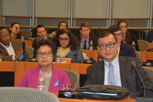 Saumura Tioulong, Member of the Cambodian Parliament, and Sam Rainsy, leader in exile of the Cambodian opposition – Photo © VCHR 2017