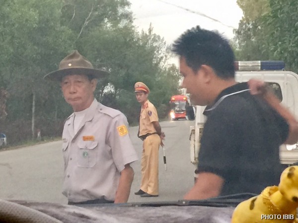 Le chef de section du MBJ Văn Tiến Nhị proteste contre le blocage par la Police, 31 juillet 2018 