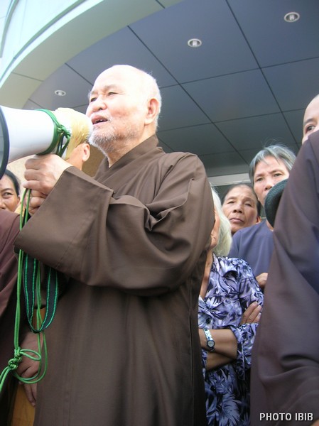 Thich Quang Do addressed the demonstrators