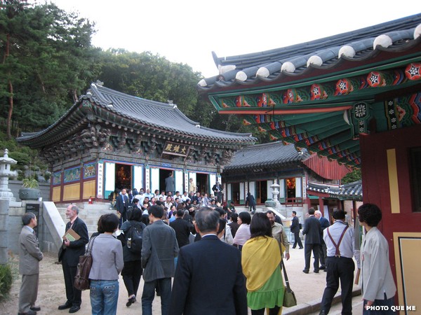 Tham dự viên “Diễn Đàn Thế giới Dân chủ hóa Á châu» dự lễ bế mạc tại chùa Hoa Yên