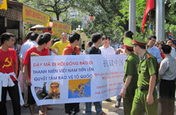 Thanh niên sinh viên Việt Nam thể hiện quyết tâm bảo vệ tổ quốc. Kami's blog
