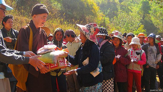 Nhiều hoạt động thiện nguyện đang được cộng đồng Phật giáo Việt Nam ở trong nước tiến hành hỗ trợ người dân.