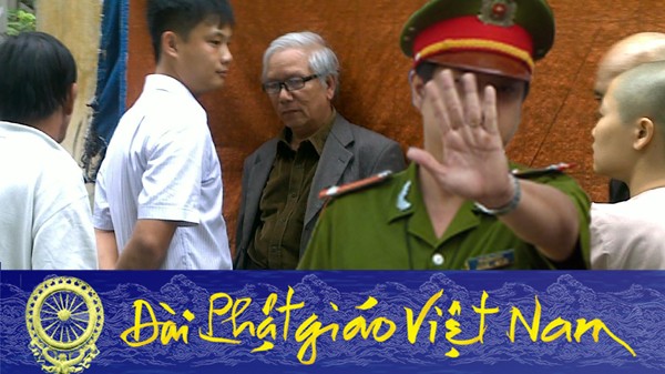“Hình chụp ỡ chùa Giác Minh bị Võ văn Ái dùng Photoshop bỏ tên công an vào để đăng TCBC về việc CS gây rối trước nhà ông LC Cầu ở Huế- Ngày22/9/2017