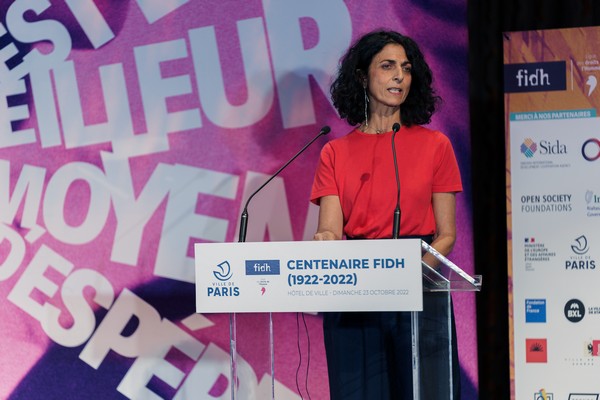 Bà Maria Arena, Chủ tịch Phân Ban Nhân Quyền Quốc Hội Âu Châu, phát biểu tại Lễ Khai mạc hôm 23-10-2022) (Photo Baptiste Cottereau / FIDH)